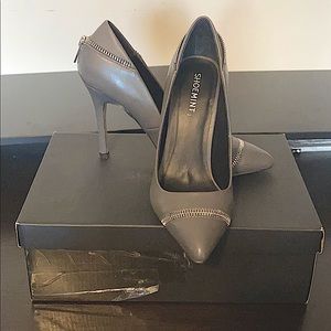 ShoeMint Cleo Women's Grey Heels with Zipper